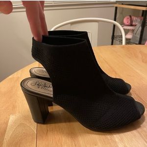 Black 3 inch, Life Stride heels. Size 9.5, never worn. Non smoker home.